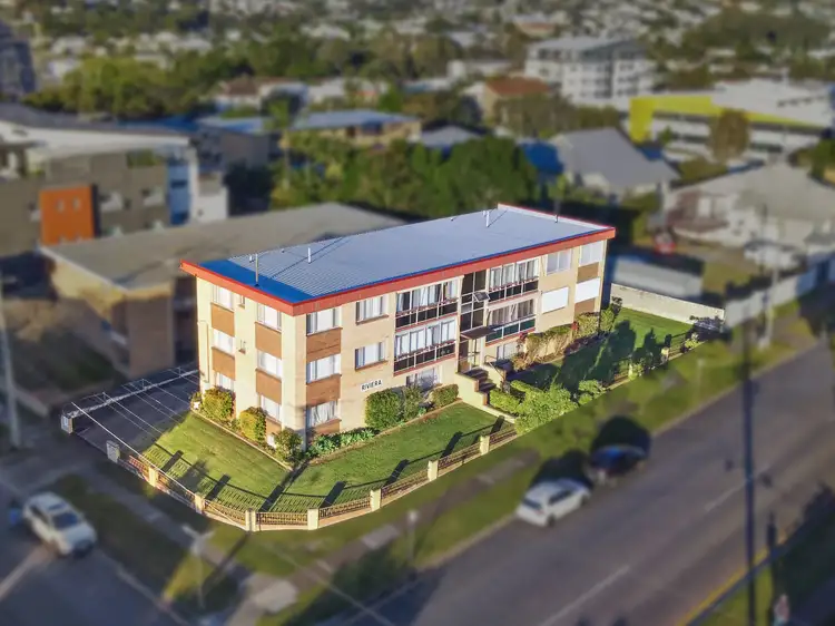 Main view of Homely unit listing, 2/45 Kitchener, Coorparoo QLD 4151