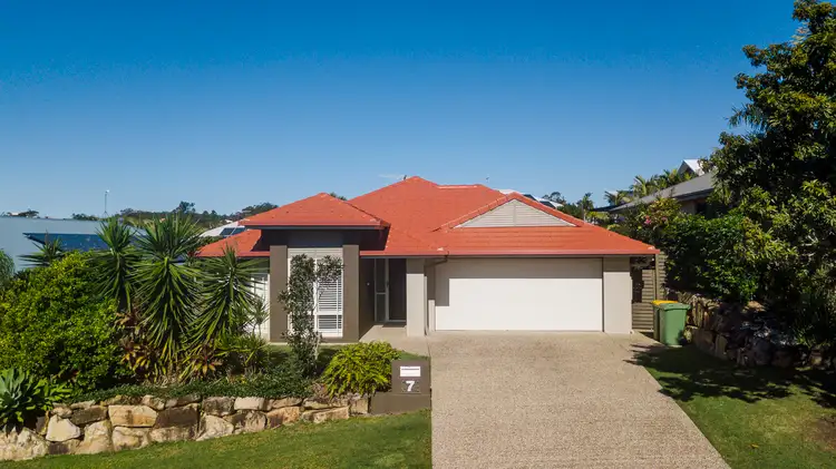 7 Bend Court, Eatons Hill QLD 4037