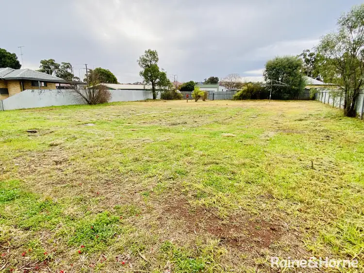 2 Medlyn Street, Parkes NSW 2870
