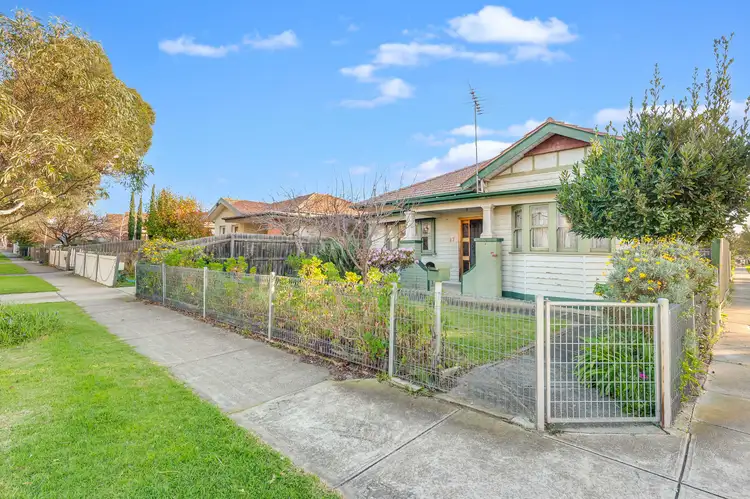 17 Home Road, Newport VIC 3015