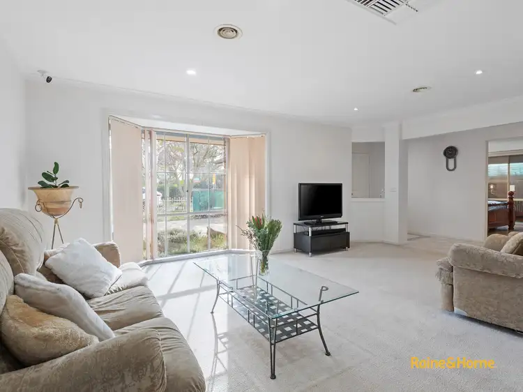 Fifth view of Homely house listing, 2 Portofino Drive, Cranbourne North VIC 3977
