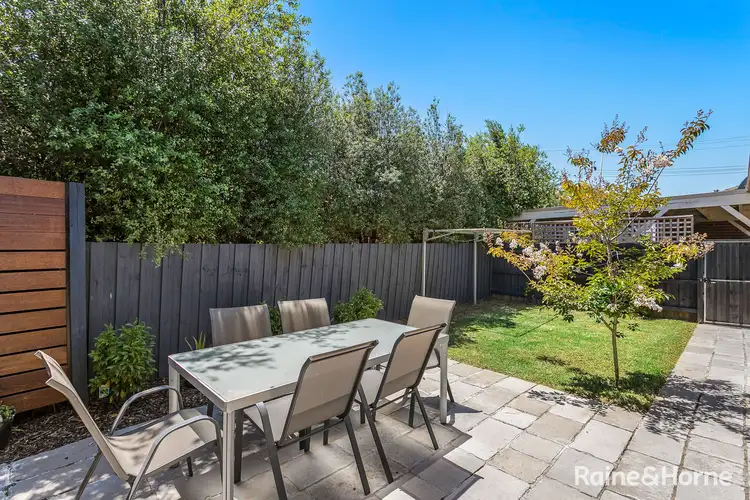 2/16 Stapley Crescent, Altona North VIC 3025
