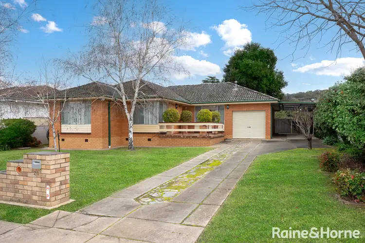 24 Boronia Street, Kooringal NSW 2650