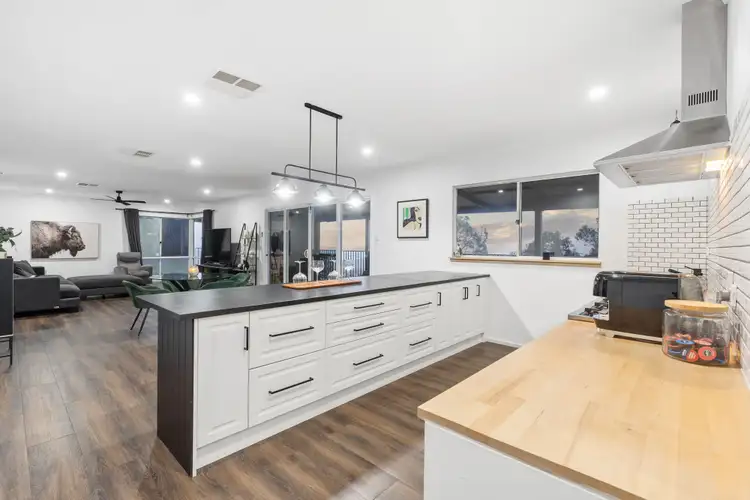 Sixth view of Homely house listing, 5 Rise Court, Mount Richon WA 6112