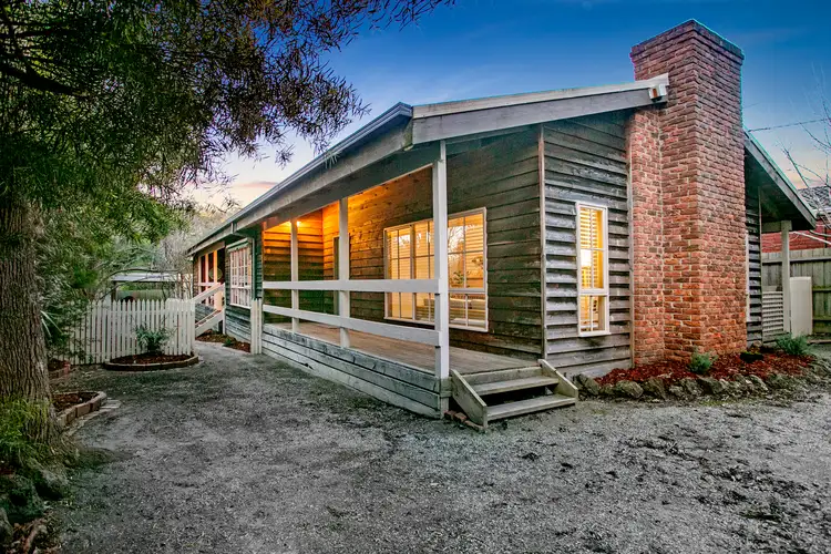 27 Leawarra Parade, Frankston VIC 3199