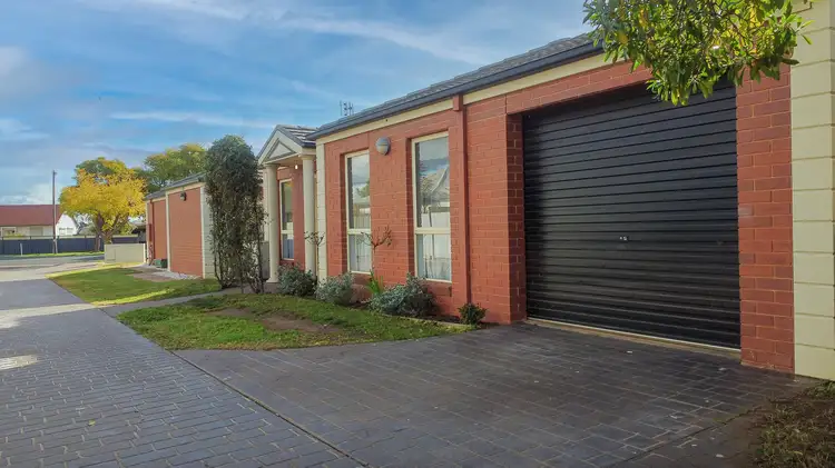 2/141-143 Stradbroke Avenue, Swan Hill VIC 3585