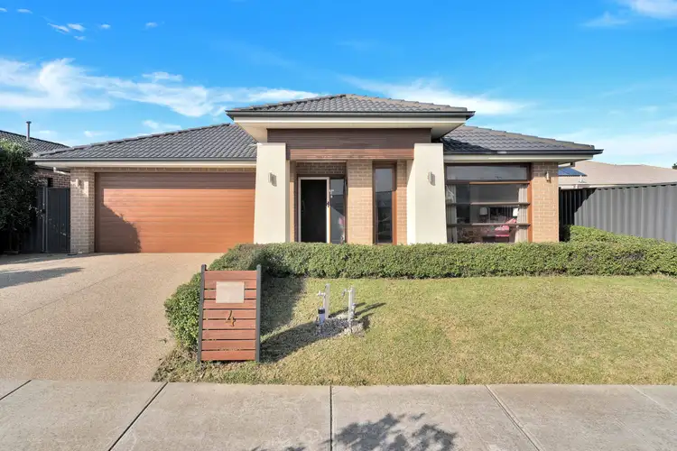 4 Uralla Street, Manor Lakes VIC 3024