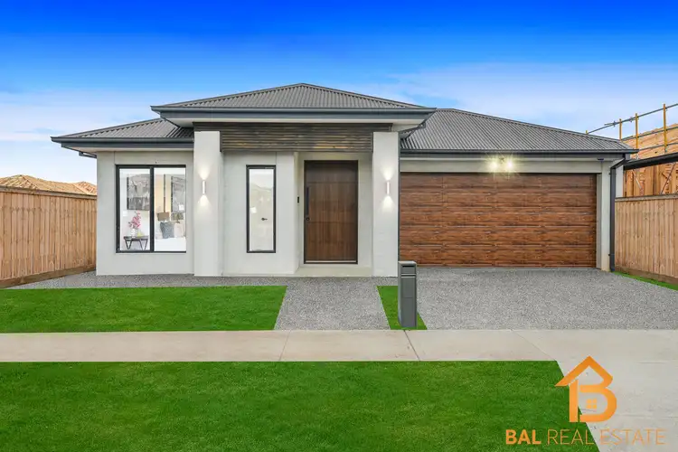 7 Loch Street, Thornhill Park VIC 3335
