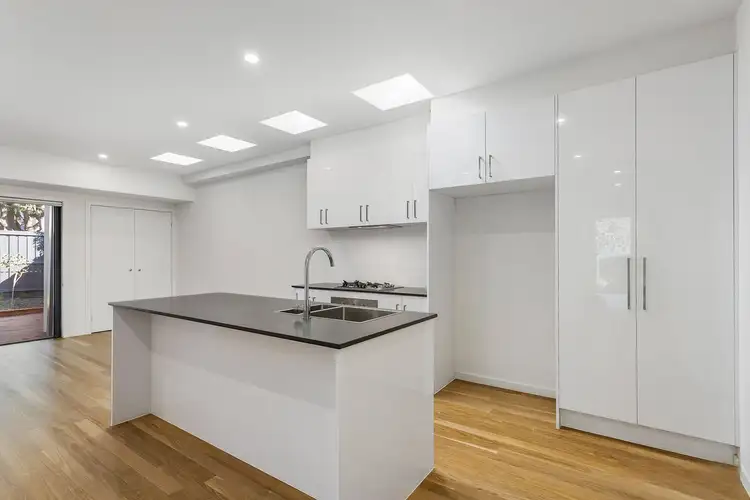 2/223 Woods Street, Newport VIC 3015