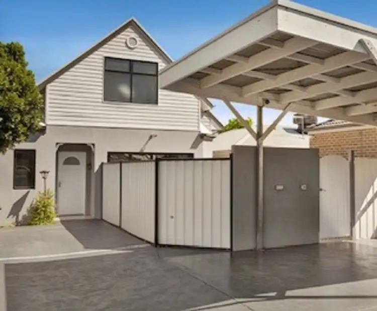 2/145 Mason Street
