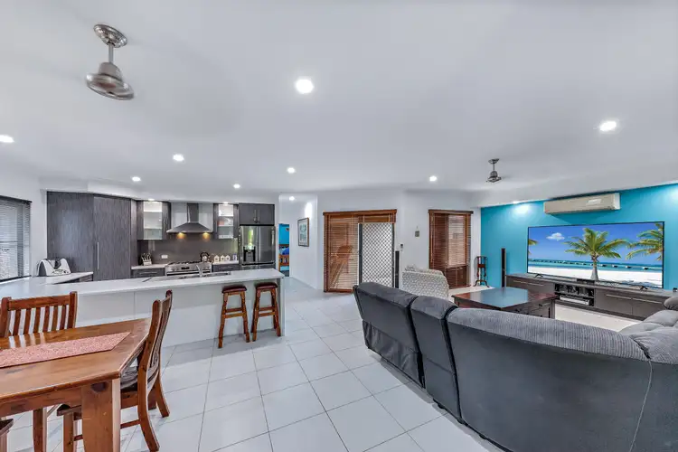 62 Valley Drive, Cannonvale QLD 4802