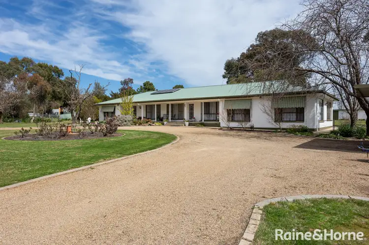 232 Mitchell Road, Lake Albert NSW 2650