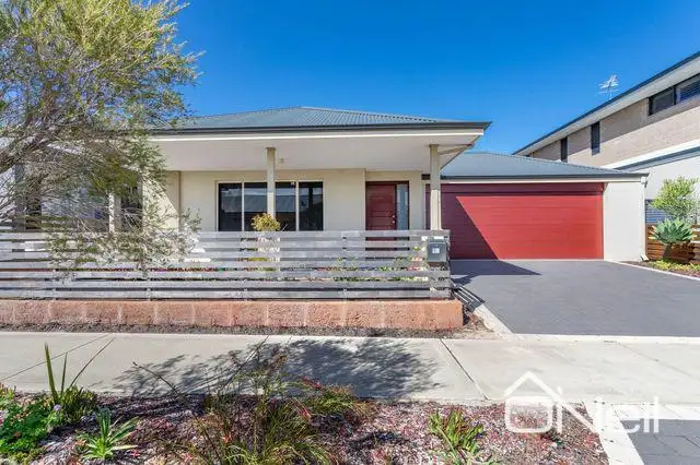 10 Dorney Esplanade, Champion Lakes WA 6111