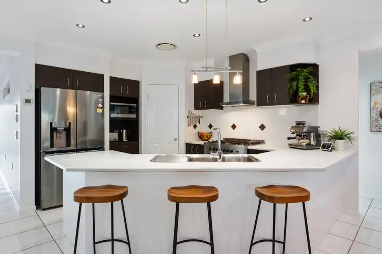 3 Reach Place, Eatons Hill QLD 4037