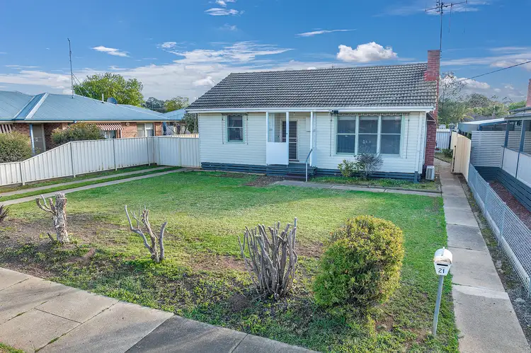 Second view of Homely house listing, 21 Garden Crescent, Echuca VIC 3564