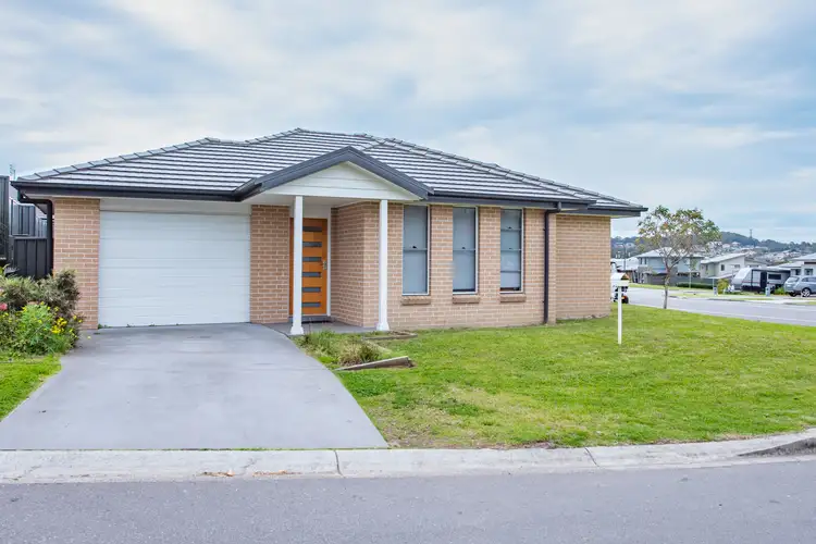 2 Sutcliffe Street, Cameron Park NSW 2285