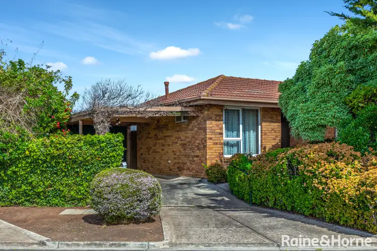 2/58 Kingdom Avenue, Kings Park VIC 3021