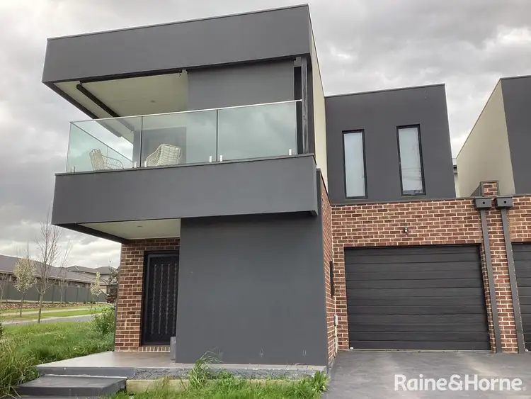 32 Silvester Parade, Roxburgh Park VIC 3064