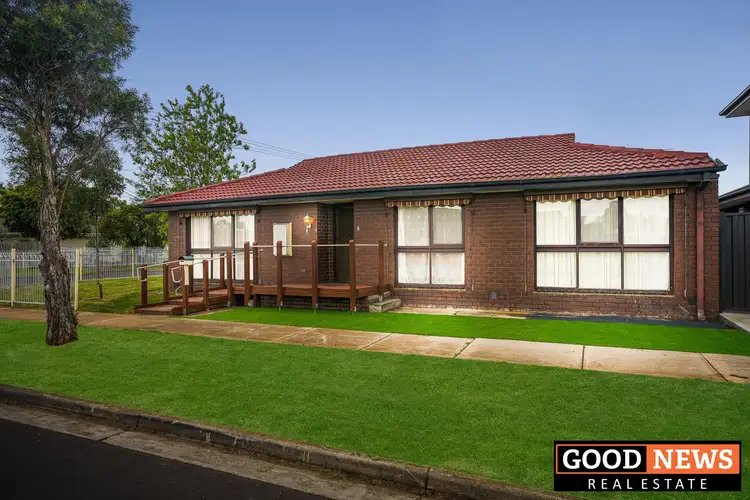 6 ELIZABETH ST, Melton South VIC 3338