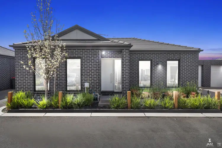 2/47 Waterhaven Boulevard, Point Cook VIC 3030