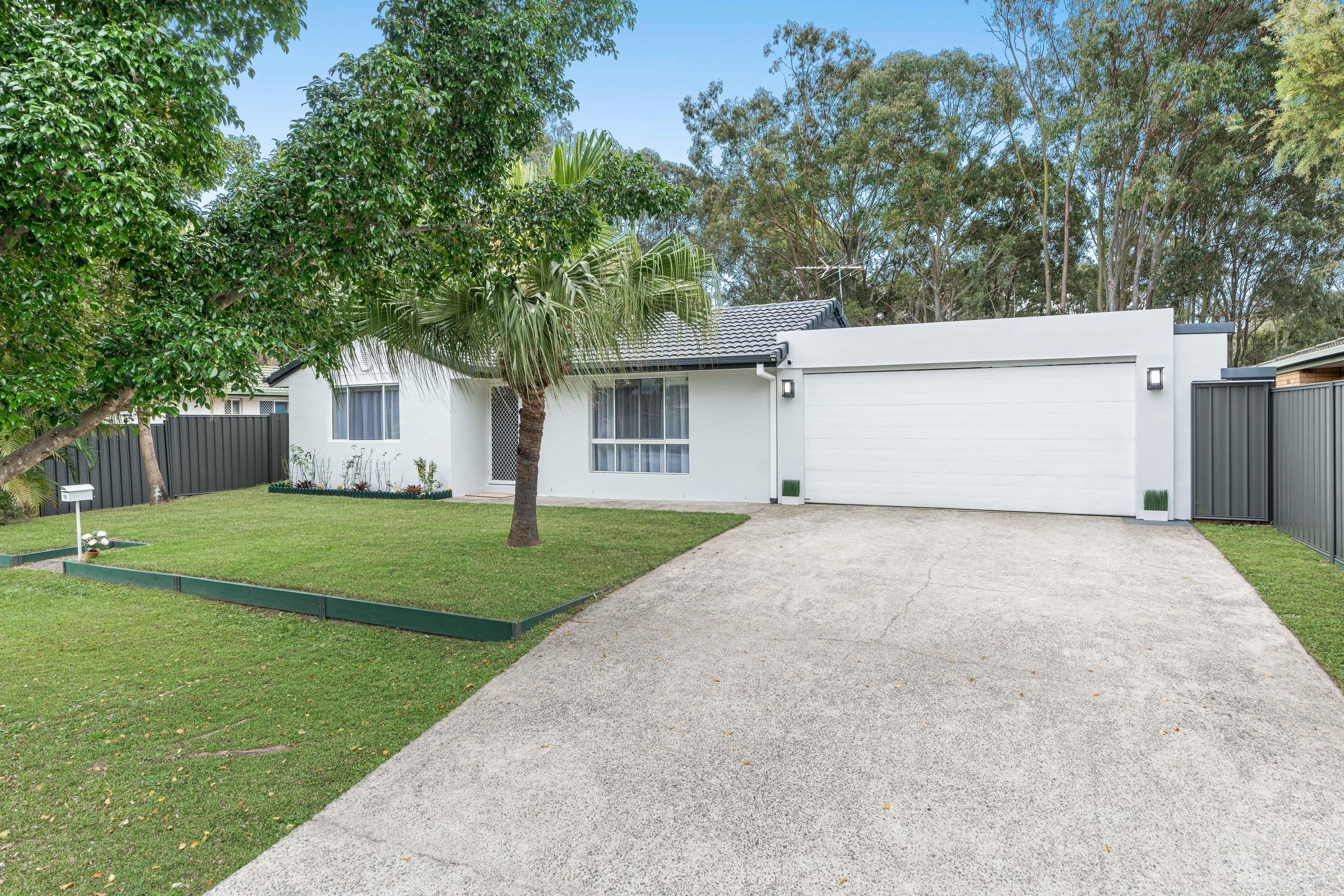 16 Camille Crescent, Wynnum West QLD 4178