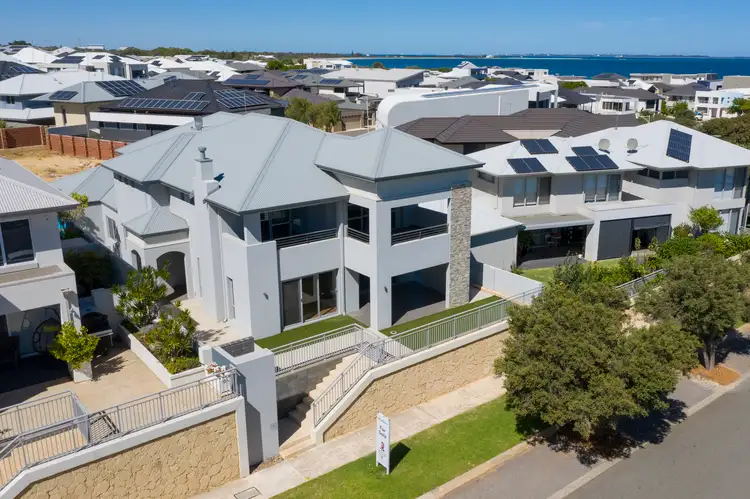 4 Huntress Avenue, North Coogee WA 6163