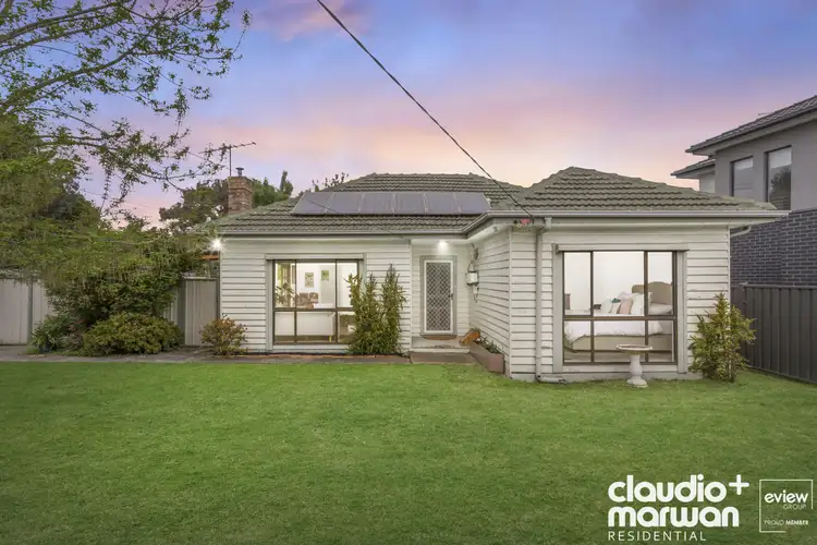 1 Lex Grove, Oak Park VIC 3046