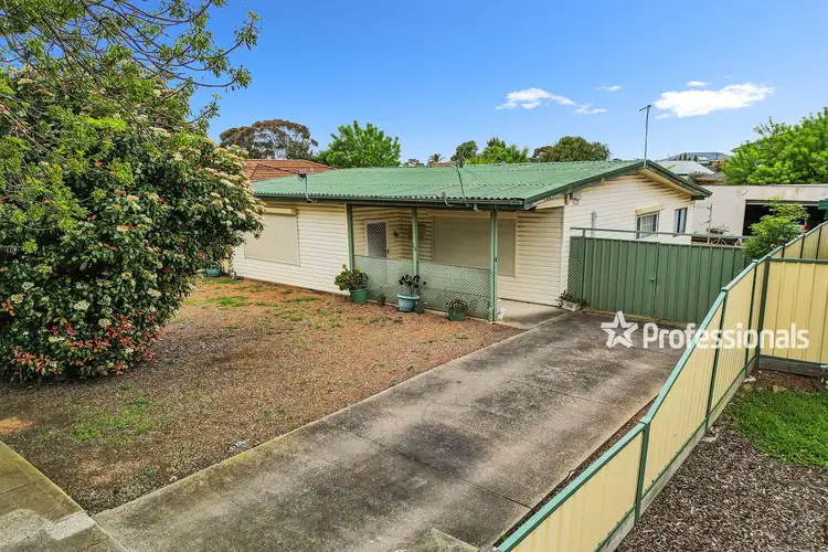 10 Errington Road, St Albans VIC 3021