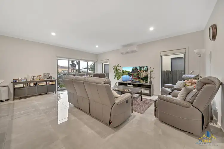 Main view of Homely unit listing, 2/43 Lurline Street, Cranbourne VIC 3977