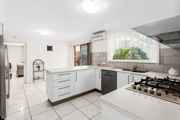 Second view of Homely house listing, 9 Narani Court, Sunbury VIC 3429