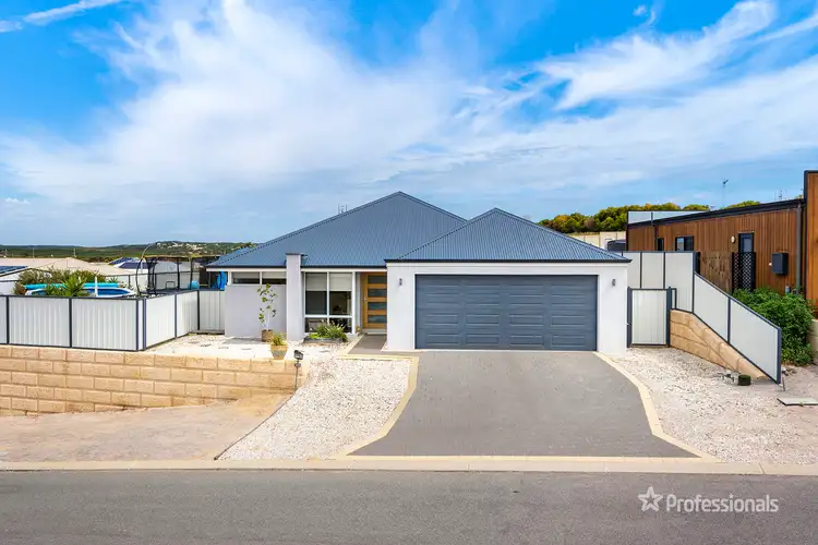 Second view of Homely house listing, 2 Avon Court, Cape Burney WA 6532