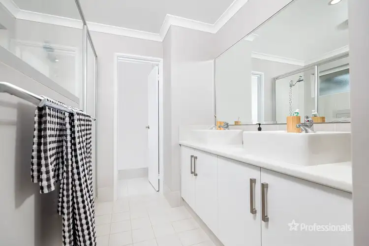 Fourth view of Homely house listing, 2 Avon Court, Cape Burney WA 6532