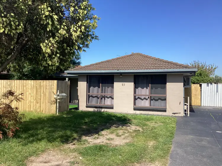 2/52 Pinnaroo Circuit, Meadow Heights VIC 3048