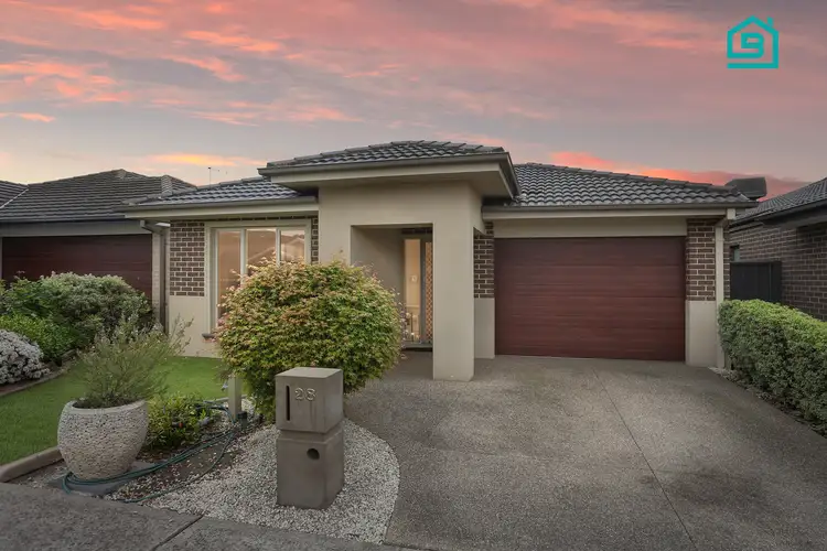 28 Chantenay Parade, Cranbourne North VIC 3977