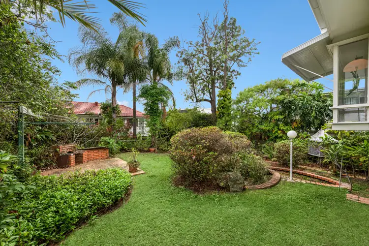 35 Waratah Avenue