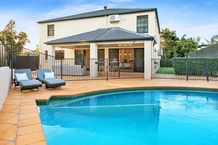 7 Kensington Close, Carindale QLD 4152
