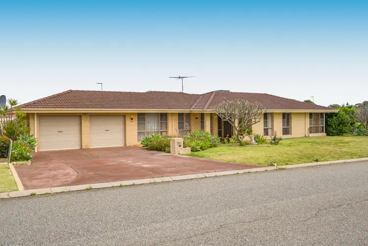 15 Turfan Way, Lake Coogee WA 6166
