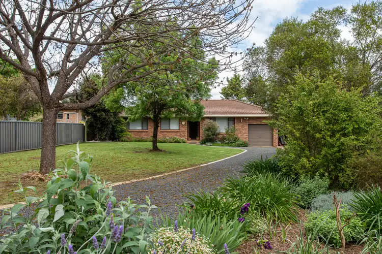 17 Nambucca Circuit, Cowra NSW 2794