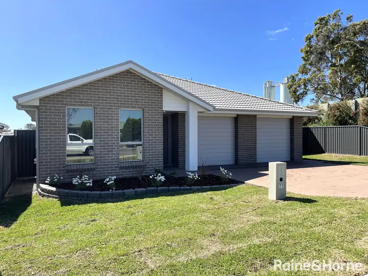 77 Aberglasslyn Road