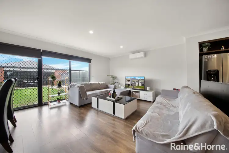 Fifth view of Homely house listing, 8 Magenta Walk, Tarneit VIC 3029