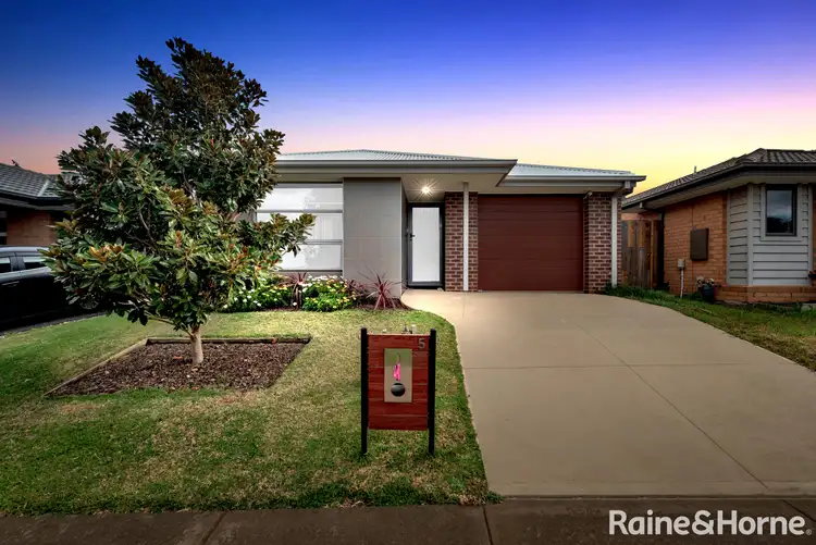5 Amble Way, Weir Views VIC 3338