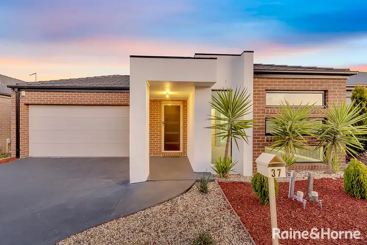 37 Peppertree Parade, Craigieburn VIC 3064