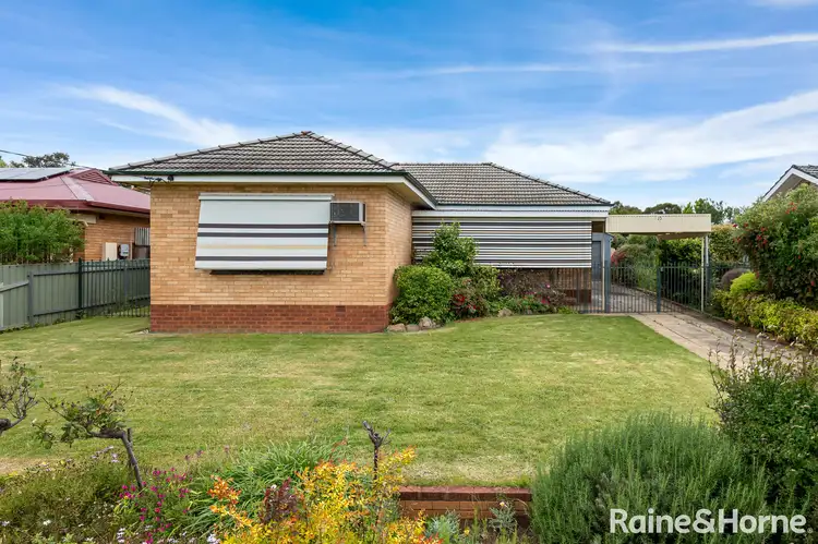15 Nixon Crescent, Tolland NSW 2650