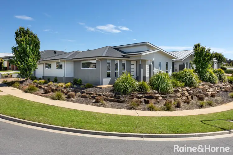 2/34 Ross Parkway, Gobbagombalin NSW 2650