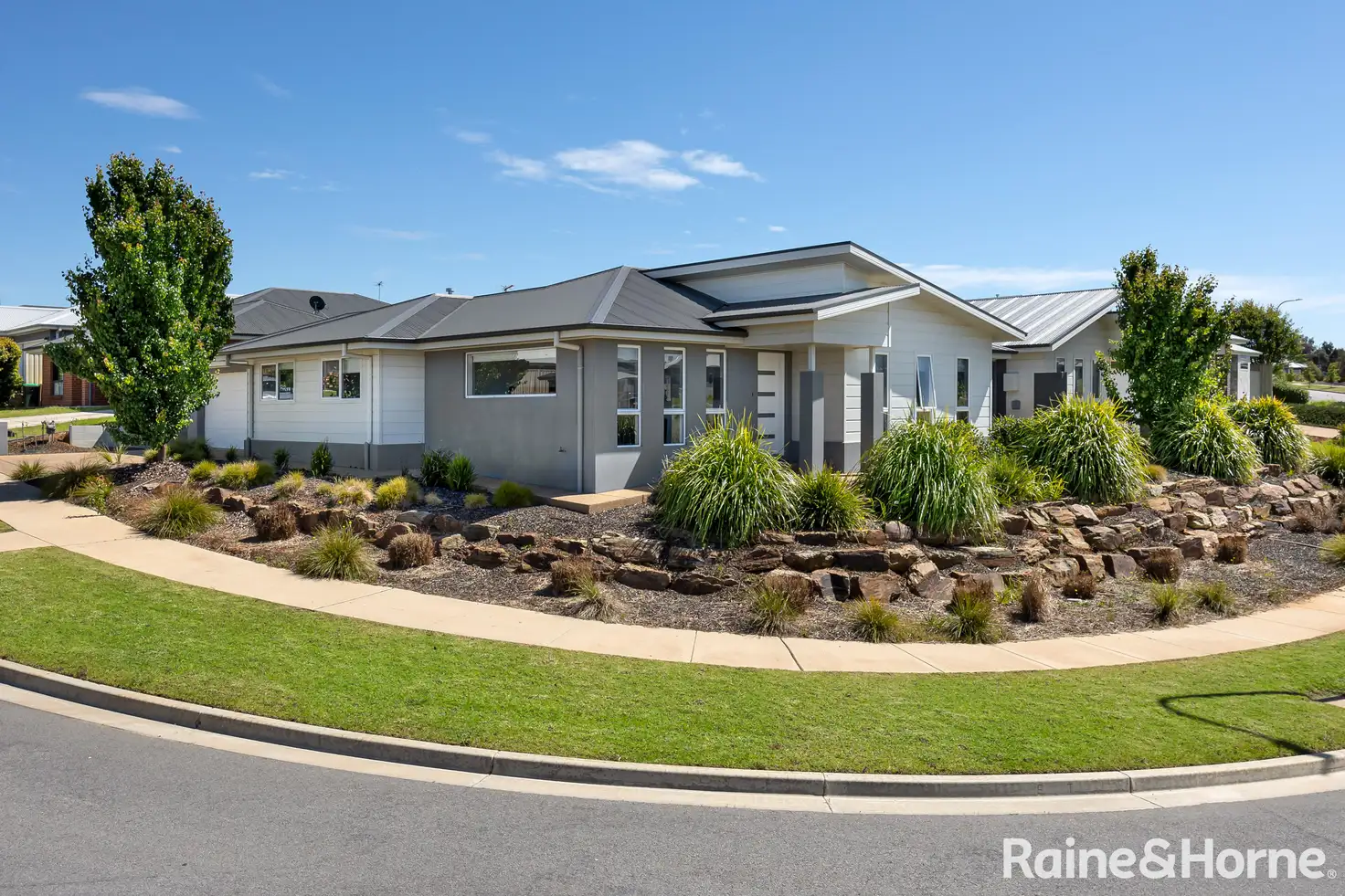 Main view of Homely house listing, 2/34 Ross Parkway, Gobbagombalin NSW 2650