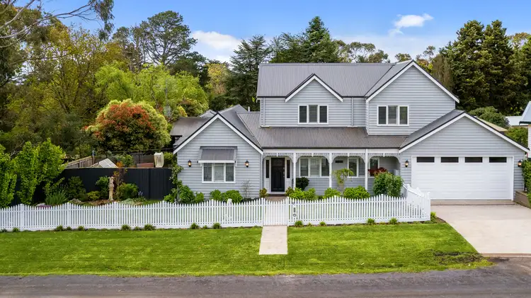 11 Royston Road, Woodend VIC 3442