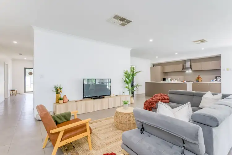 27 Barcoo Bend, Hammond Park WA 6164