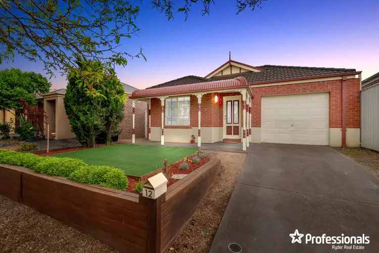 12 Hunts Cross Way, Caroline Springs VIC 3023