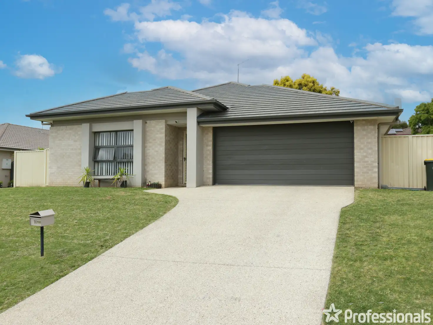Main view of Homely house listing, 10 Regal Park Drive, Oxley Vale NSW 2340