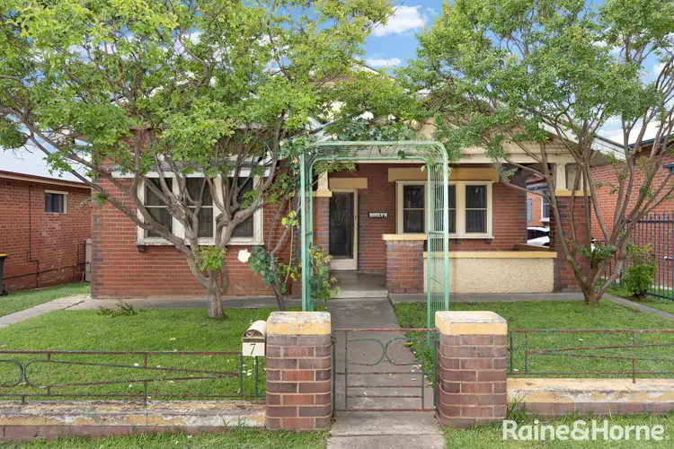 7 Edmondson Street, Turvey Park NSW 2650
